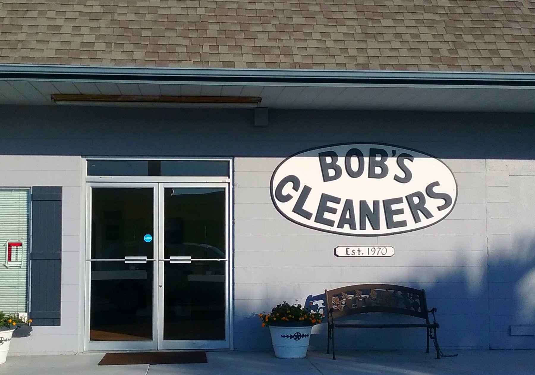 Exterior Bob's Cleaners sign